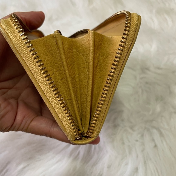 Authentic BURBERRY long zip wallet🌸🦋 - Picture 16 of 16